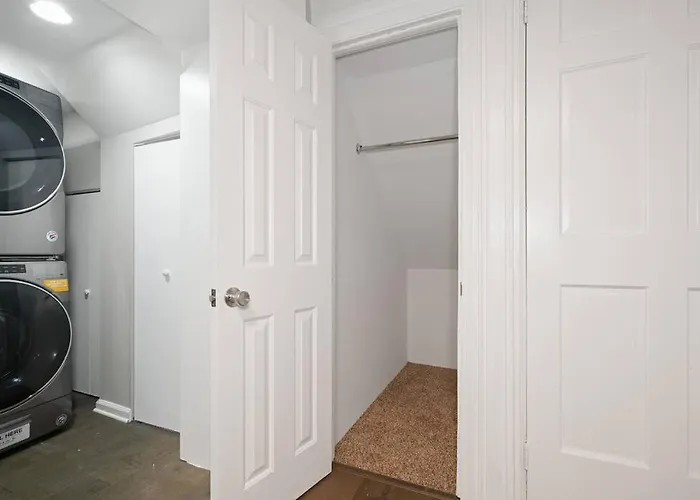 Downtown Hbg Gem: 2Br Apt